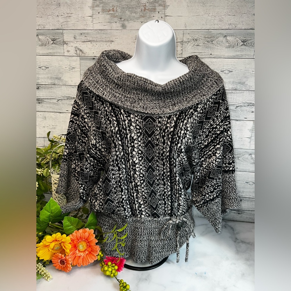 RXB black\white sweater. Size Small
